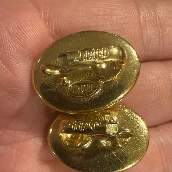 Trifari Signed Gold & Blush Pink Clip On Earrings Vintage - Picture 5 of 8